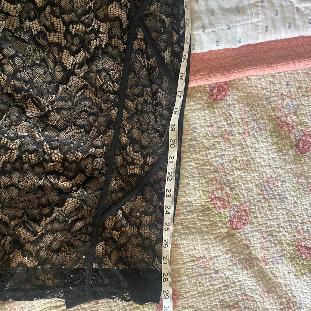 Black and Cream Lace Dress NWT by Entry. Size M, stretch - Picture 5 of 6